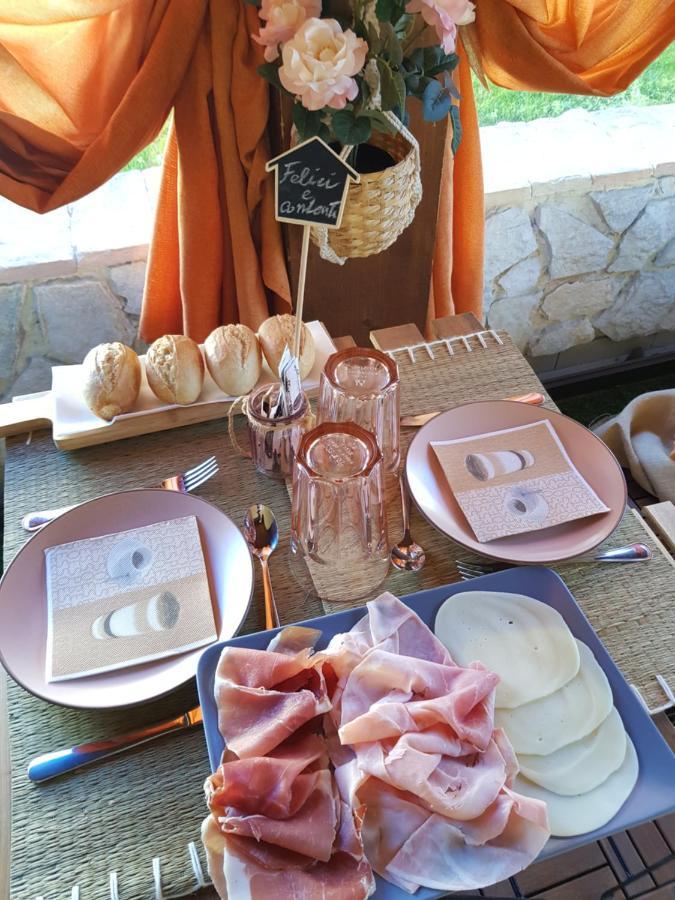 Favola Exclusive B&B เปสการา ภายนอก รูปภาพ